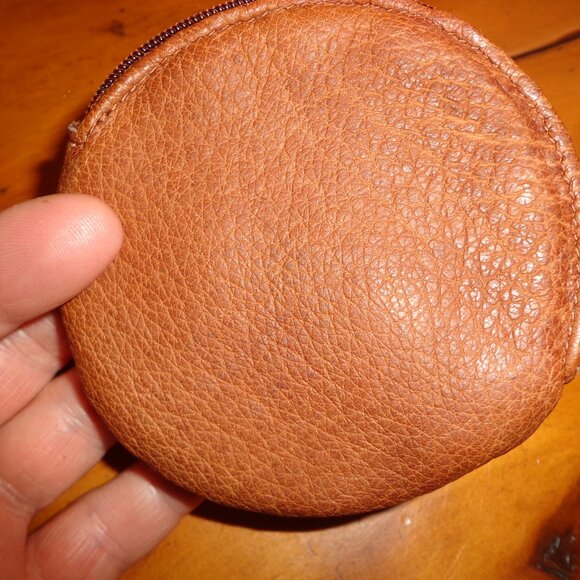Vtg. WILSONS Leather Coin Pouch w/Key Ring Brown Zip Closure Round Embossed - Picture 9 of 13